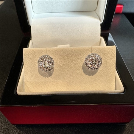 The earrings turned out to be very gorgeous and very very sparkly. I am just speechless!